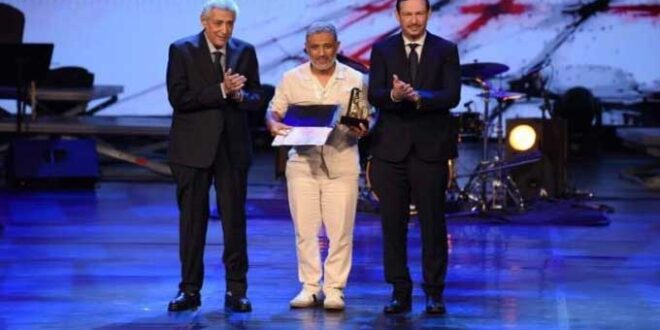 الطاهر عيسى بن عربي يتحصل على جائزة أفضل مخرج ضمن فعاليات مهرجان القاهرة الدولي للمسرح التجريبي