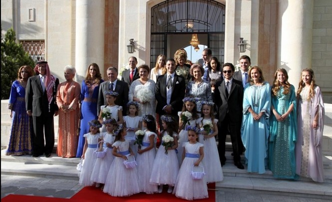 Photo de la famille royale avec les mariés