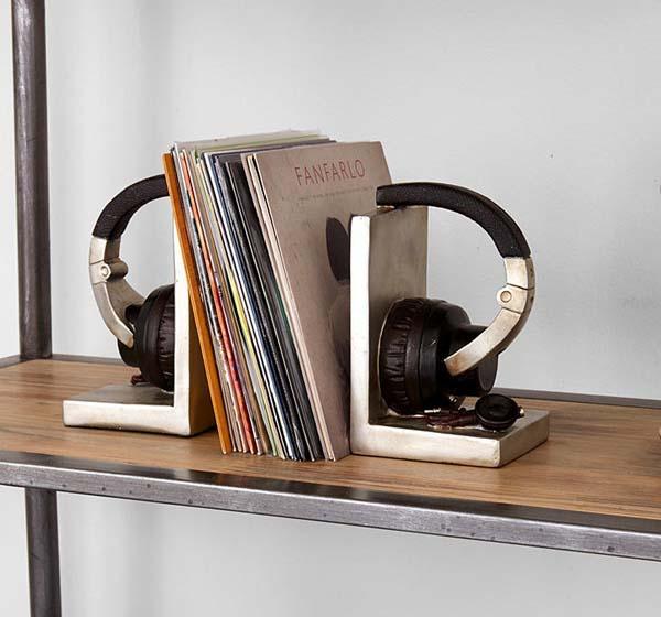 the_headphone_shaped_bookends_1