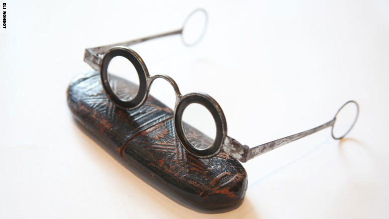 Evolution des lunettes à travers le temps - Baya.tn