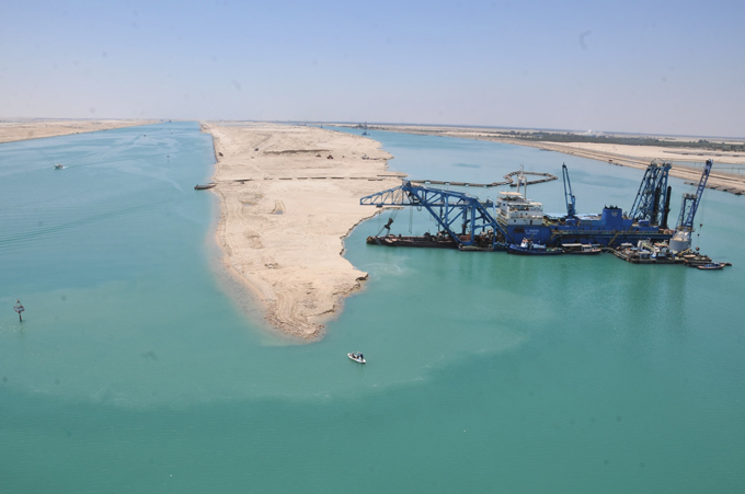 Arial-view-of-the-New-Suez-Canal-works-01